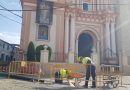 Se llevan a cabo trabajos para soterrar el cableado aéreo frente a la Parroquia Santa María Magdalena de Arahal