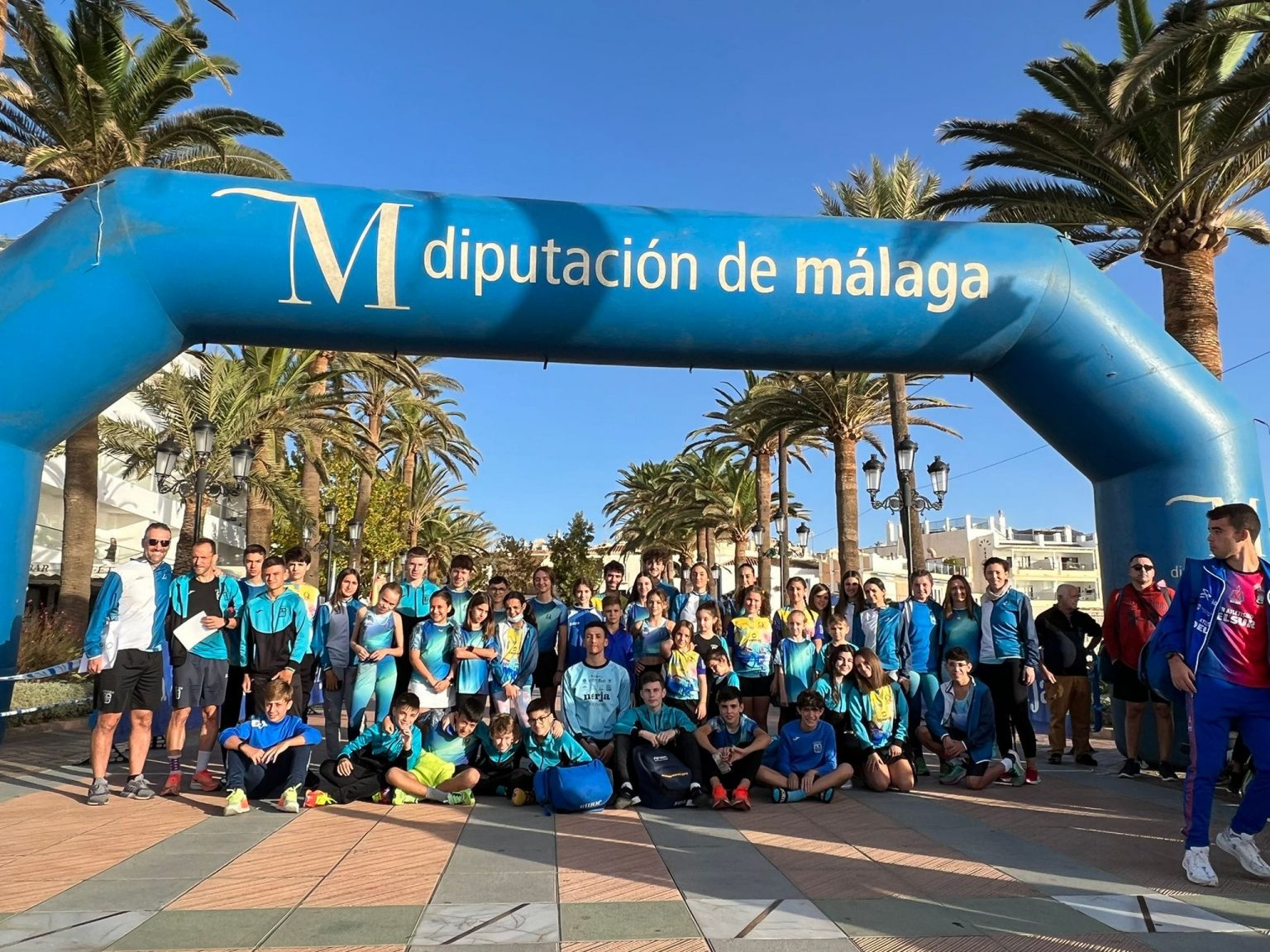 La cantera del Ohmio disfruta y brilla, un año más, en la carrera de Feria de Nerja Medial TV