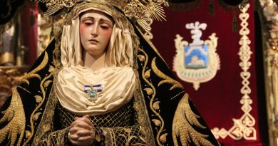 La Virgen de los Dolores del Santo Entierro ya luce con la Medalla de Oro de la Ciudad de Arahal