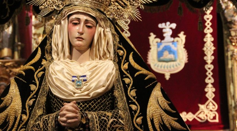 La Virgen de los Dolores del Santo Entierro ya luce con la Medalla de Oro de la Ciudad de Arahal