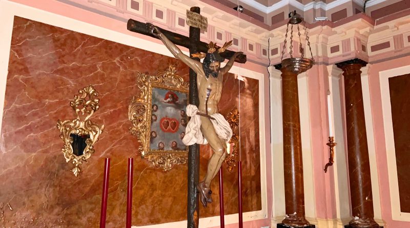 El Cristo de la Esperanza, en el Sagrario de la Magdalena por humedades en la pared de su altar