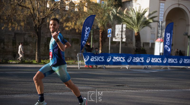 Ángel Portillo rompe el récord de Arahal en la Maratón de Sevilla