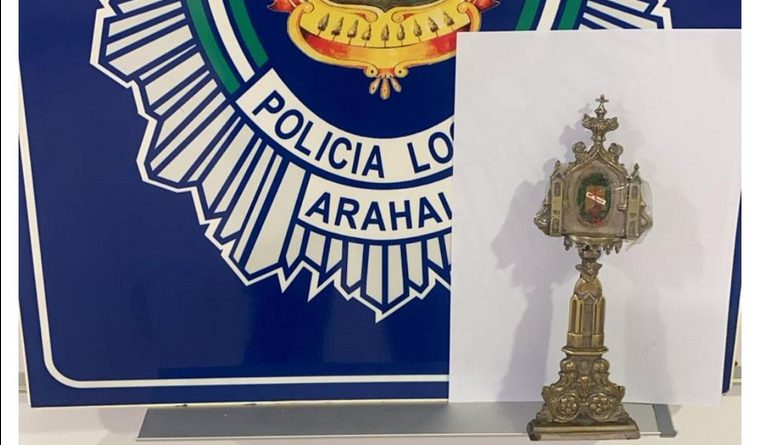Aparece un relicario robado en Arahal hace dos años