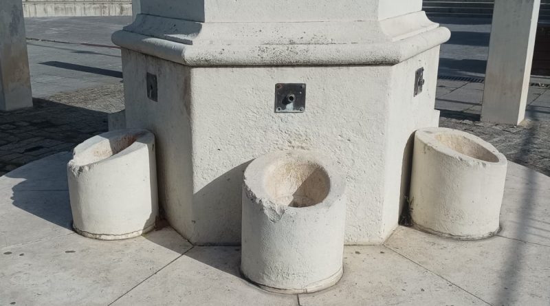 Arrancan y sustraen tres grifos de la histórica Fuente del Pulpejo