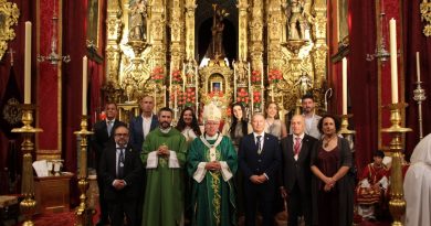 El Cristo de la Misericordia recibe el bastón de la ciudad como Patrón de la Corporación Municipal El Cristo de la Misericordia recibe el bastón de la ciudad como Patrón de la Corporación Municipal