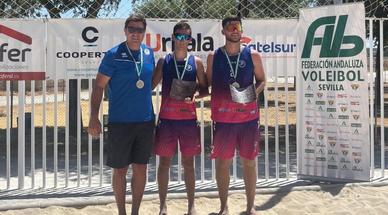 Manuel Cortés y Raúl Matías, del vóley playa Arahal, subcampeones provinciales
